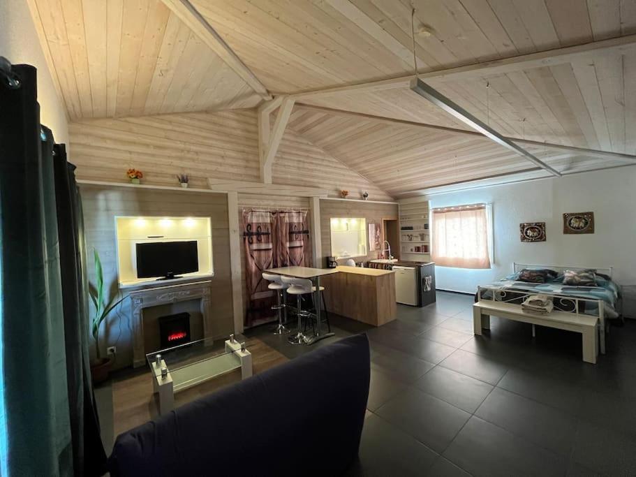 Apartment Loft Des Milans, Petit Nid Douillet Perche Sur La Campagne